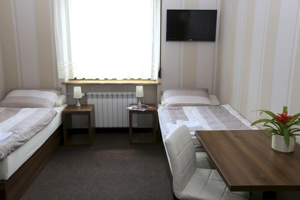 10 Bed And Breakfast พอซนาน ห้อง รูปภาพ