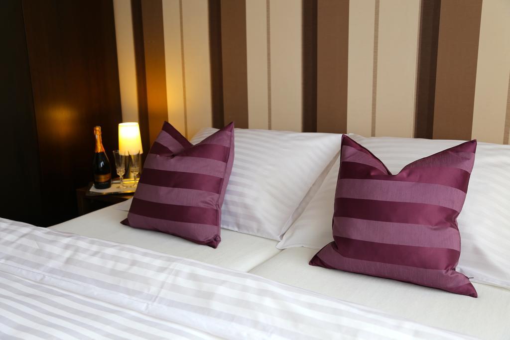 10 Bed And Breakfast พอซนาน ภายนอก รูปภาพ
