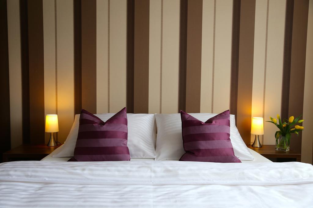 10 Bed And Breakfast พอซนาน ภายนอก รูปภาพ