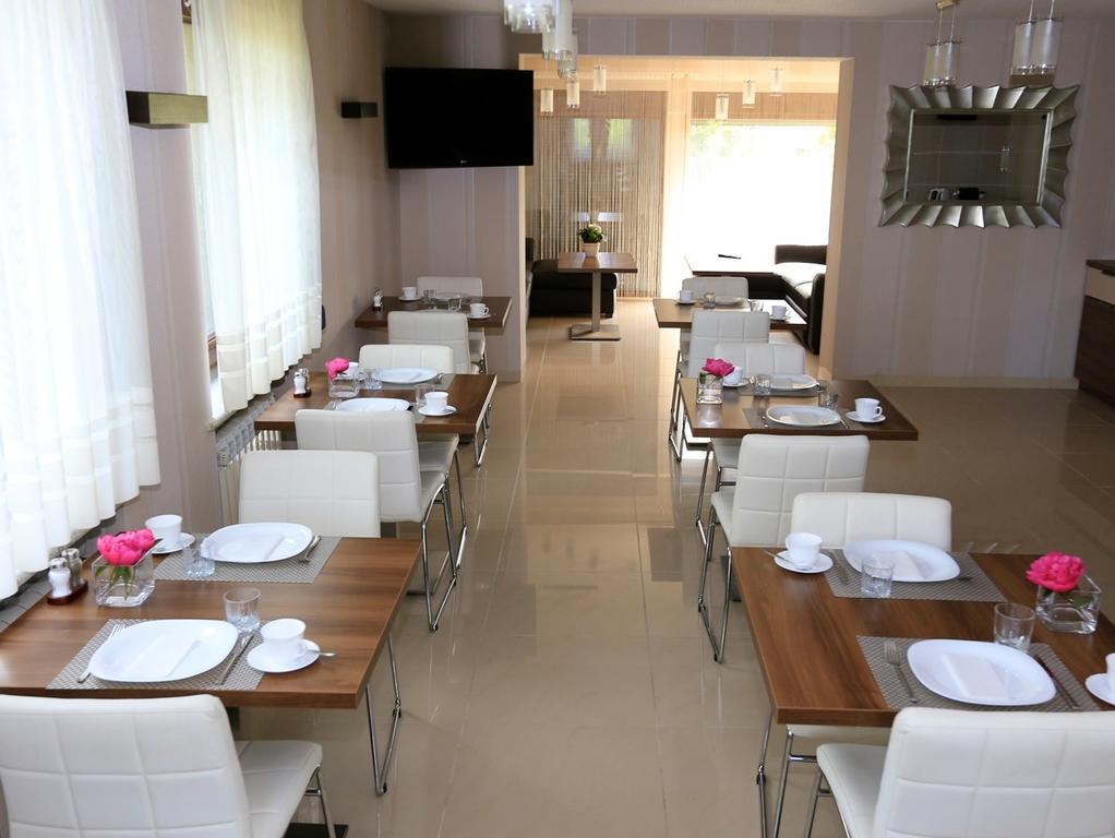 10 Bed And Breakfast พอซนาน ภายนอก รูปภาพ