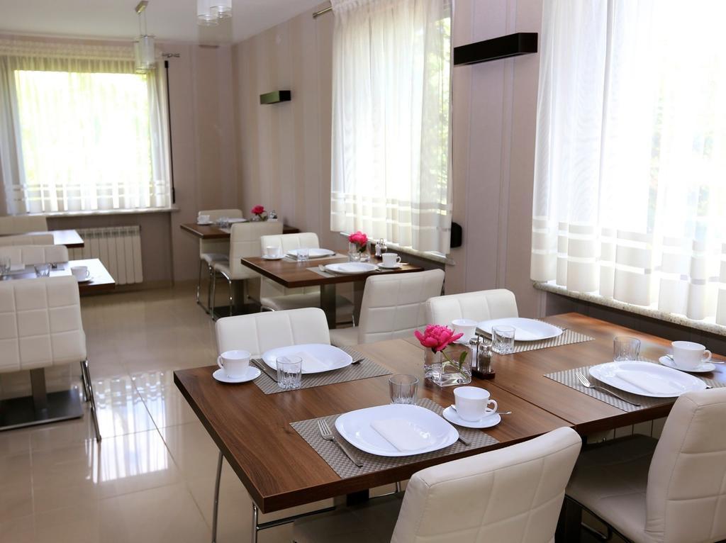 10 Bed And Breakfast พอซนาน ภายนอก รูปภาพ