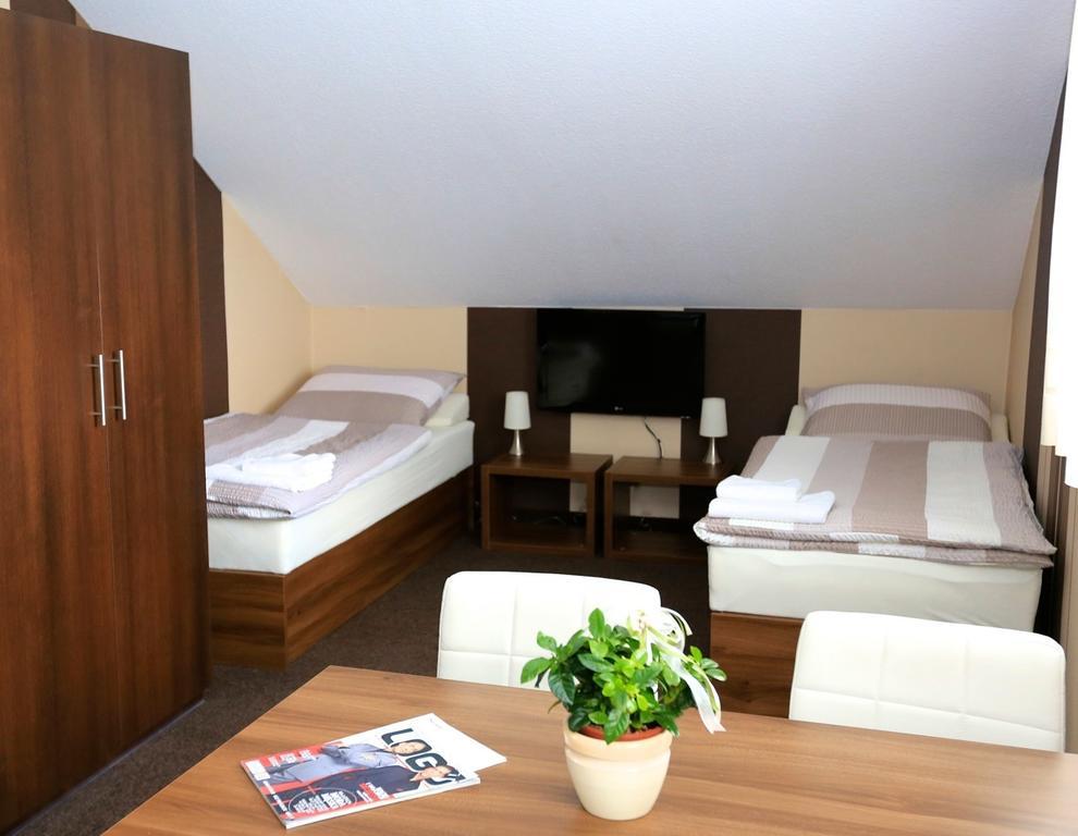 10 Bed And Breakfast พอซนาน ห้อง รูปภาพ